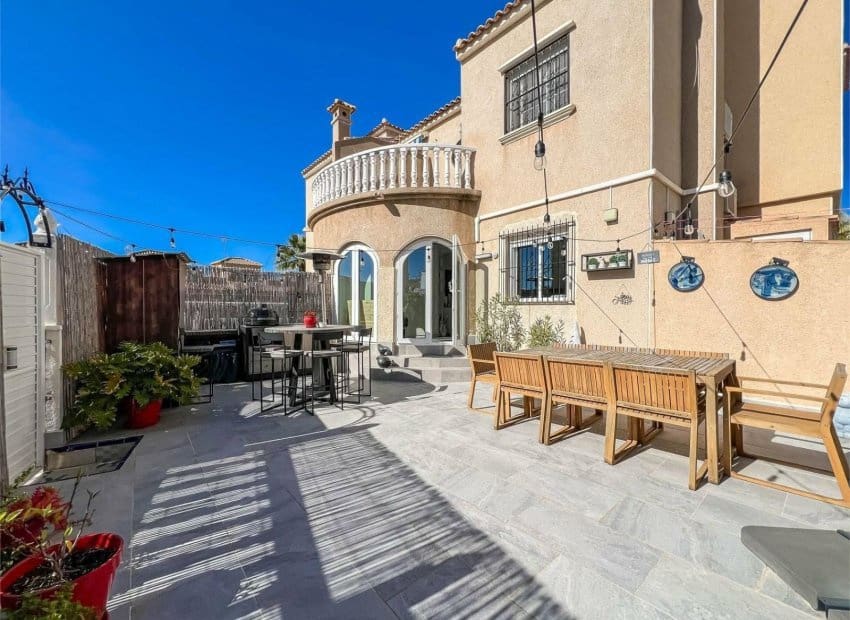 2 soverom Villa til salgs i Orihuela Costa med svømmebasseng - € 279 900 (Ref: 9889185)