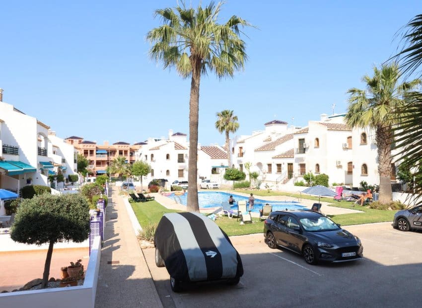 2 bedroom Apartment for sale in Orihuela Costa with pool - € 195,000 (Ref: 9889186)