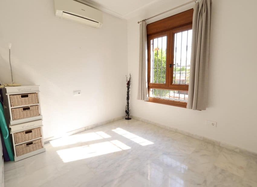 2 bedroom Apartment for sale in Orihuela Costa with pool - € 195,000 (Ref: 9889186)