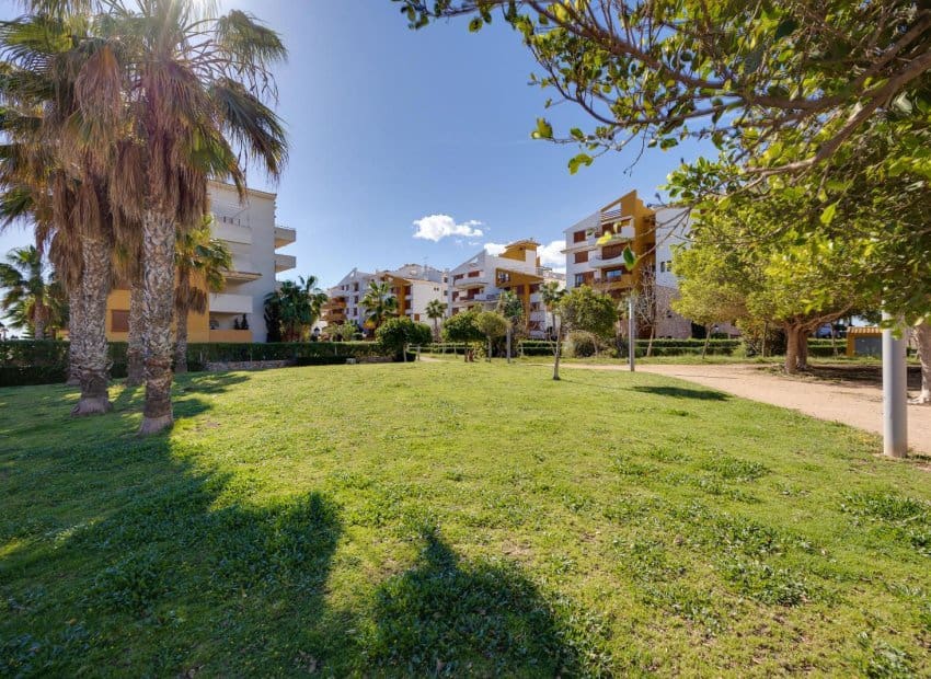 2 sypialnia Apartament na sprzedaż w Punta Prima z basenem - 239 969 € (Ref: 9891075)