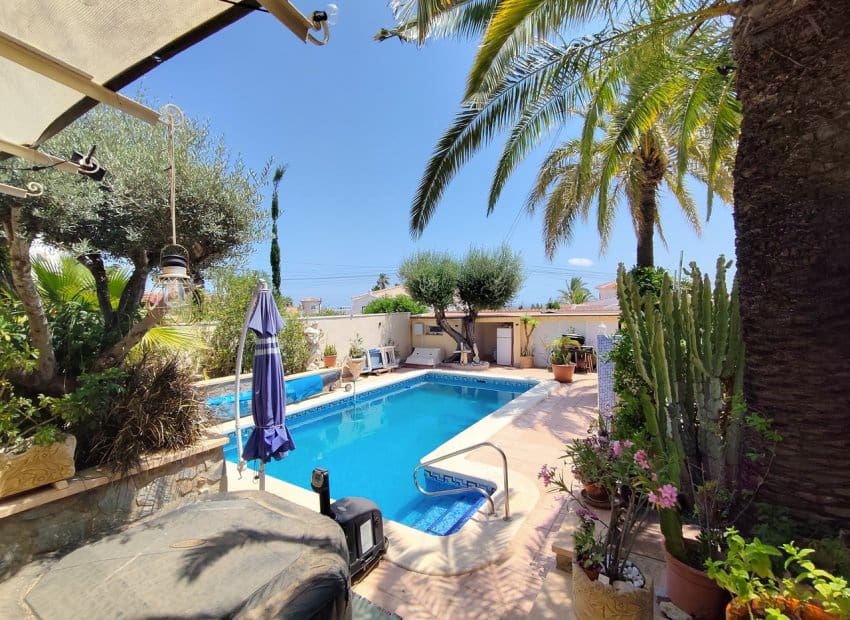 3 soveværelse Villa til salg i Ciudad Quesada med swimmingpool - € 550.000 (Ref: 9897427)