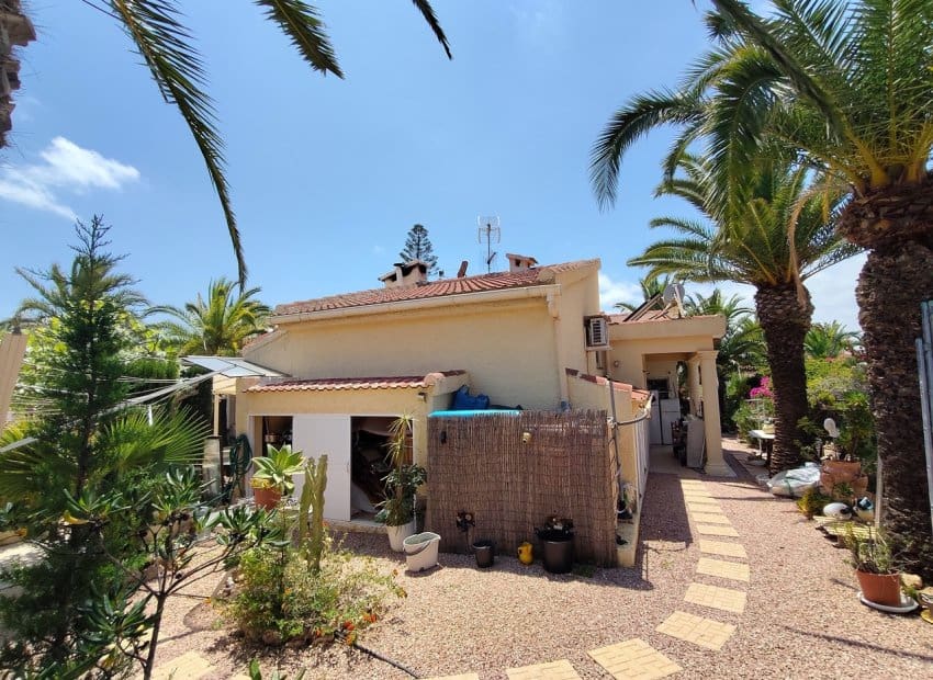 3 soveværelse Villa til salg i Ciudad Quesada med swimmingpool - € 550.000 (Ref: 9897427)