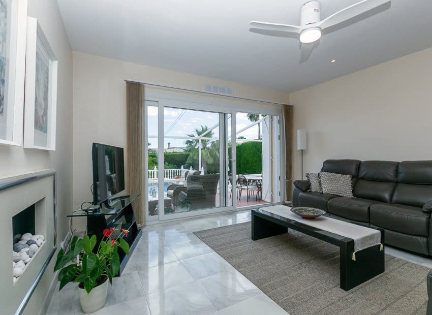 3 slaapkamer Villa te koop in Los Balcones met zwembad - € 425.000 (Ref: 9897431)