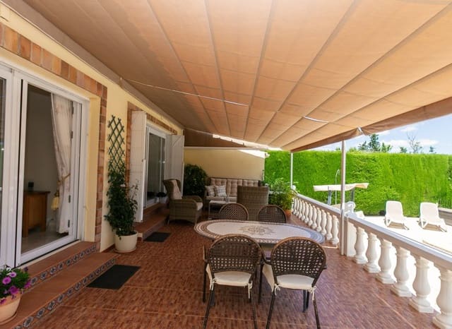 3 bedroom Villa for sale in Los Balcones with pool - € 425,000 (Ref: 9897431)