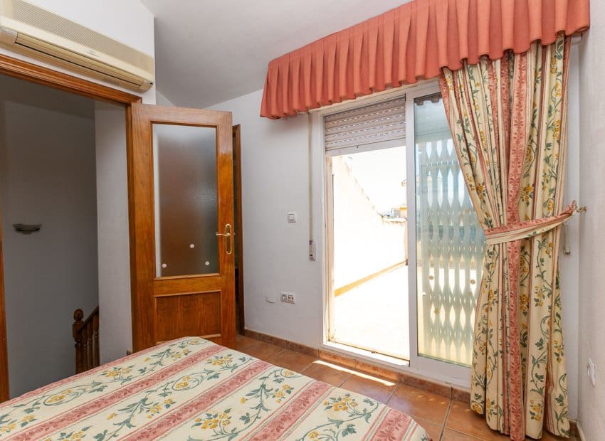 2 quarto Casa em Banda para venda em La Zenia com piscina - 235 000 € (Ref: 9897432)