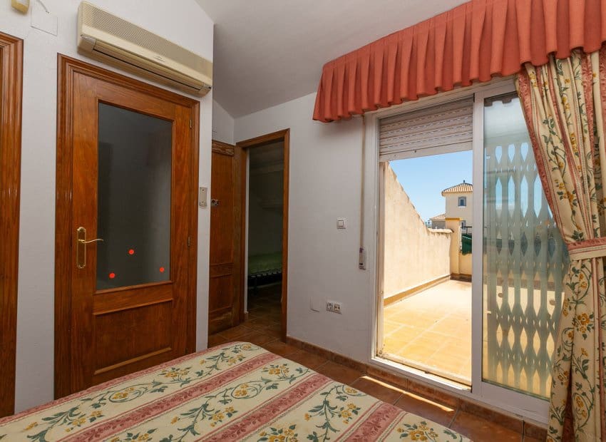 2 quarto Casa em Banda para venda em La Zenia com piscina - 235 000 € (Ref: 9897432)