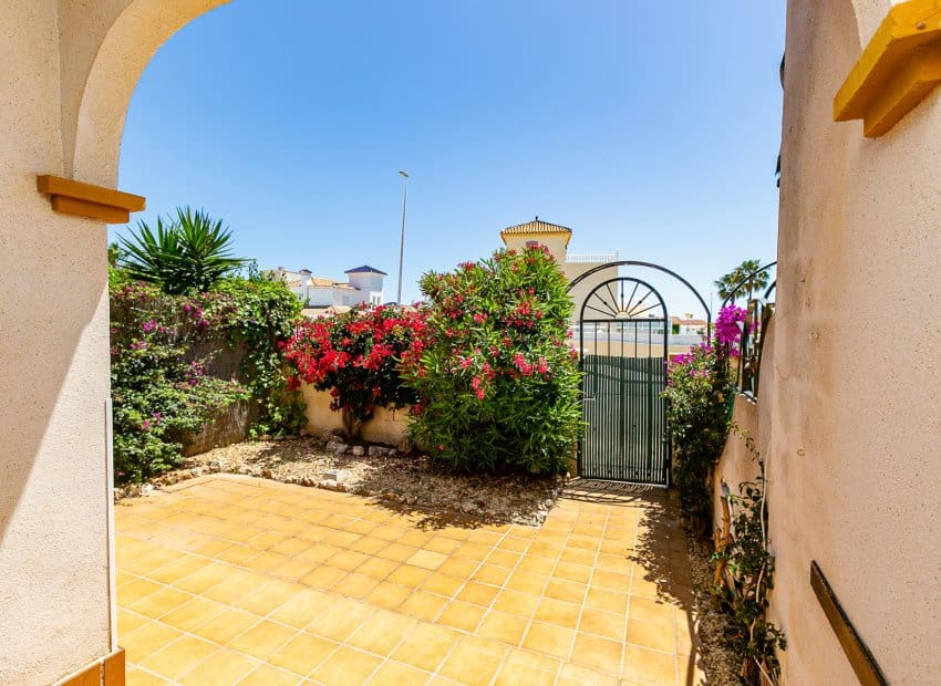 2 quarto Casa em Banda para venda em La Zenia com piscina - 235 000 € (Ref: 9897432)