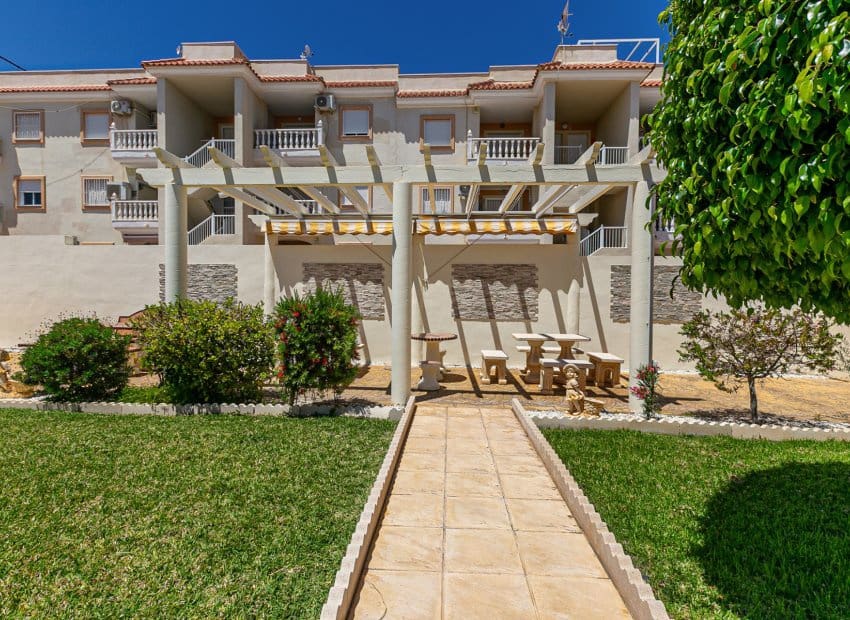 2 quarto Casa em Banda para venda em La Zenia com piscina - 235 000 € (Ref: 9897432)