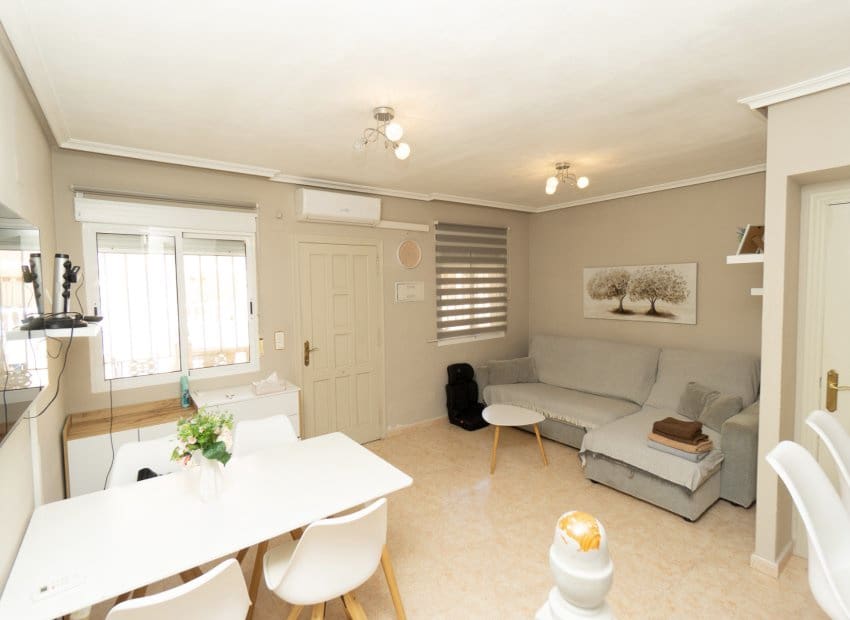 3 quarto Casa em Banda para venda em Playa Flamenca com piscina - 195 000 € (Ref: 9897433)