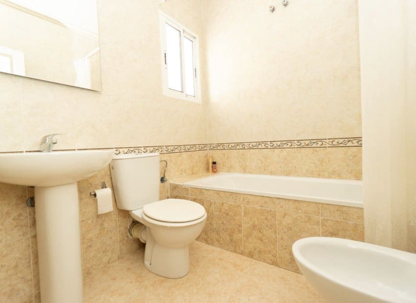 3 quarto Casa em Banda para venda em Playa Flamenca com piscina - 195 000 € (Ref: 9897433)