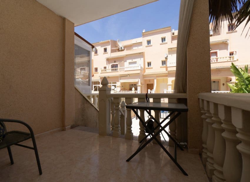 3 quarto Casa em Banda para venda em Playa Flamenca com piscina - 195 000 € (Ref: 9897433)