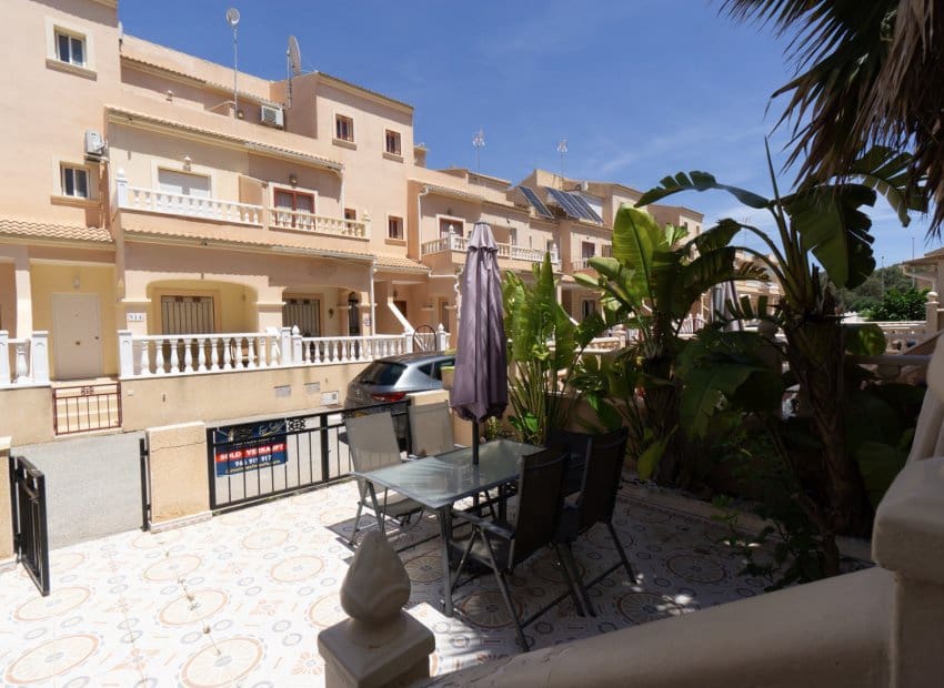3 quarto Casa em Banda para venda em Playa Flamenca com piscina - 195 000 € (Ref: 9897433)