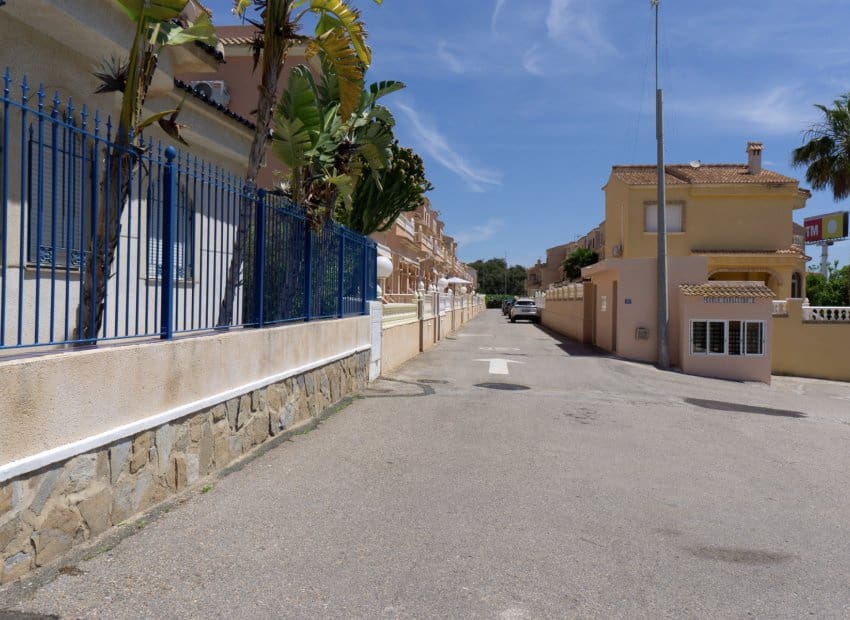 3 quarto Casa em Banda para venda em Playa Flamenca com piscina - 195 000 € (Ref: 9897433)