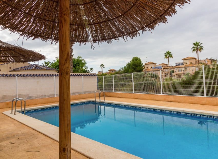 3 quarto Casa em Banda para venda em Playa Flamenca com piscina - 195 000 € (Ref: 9897433)