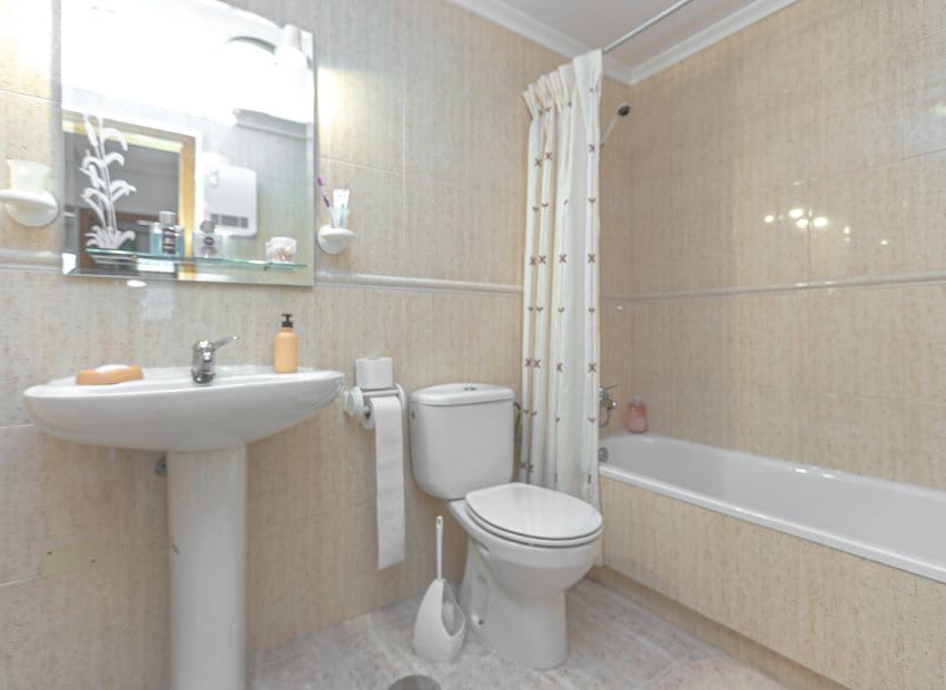 2 bedroom Townhouse for sale in Playa Flamenca with pool - € 270,000 (Ref: 9897434)