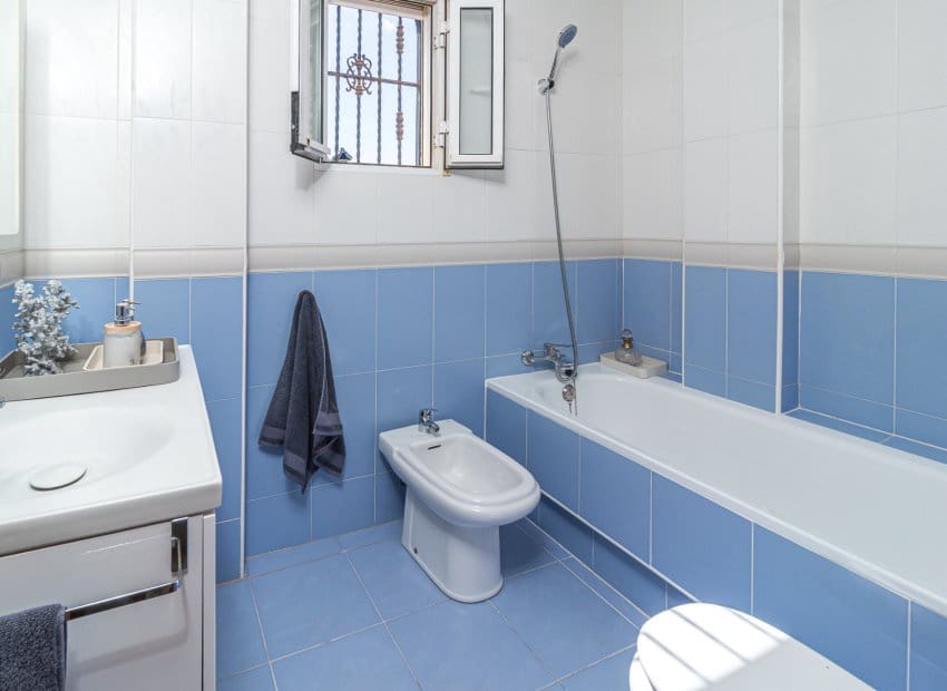 3 chambre Maison de Ville à vendre à Playa Flamenca avec piscine - 245 000 € (Ref: 9897436)