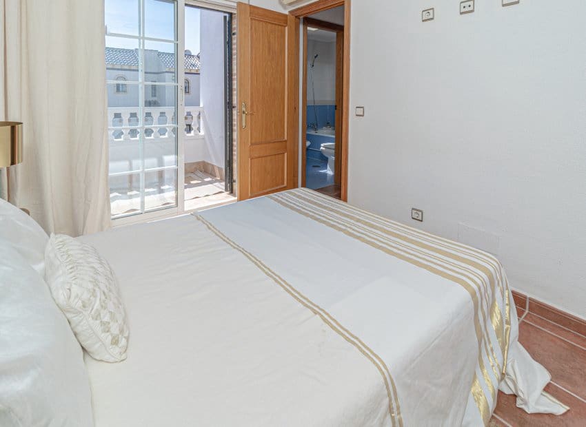 3 chambre Maison de Ville à vendre à Playa Flamenca avec piscine - 245 000 € (Ref: 9897436)