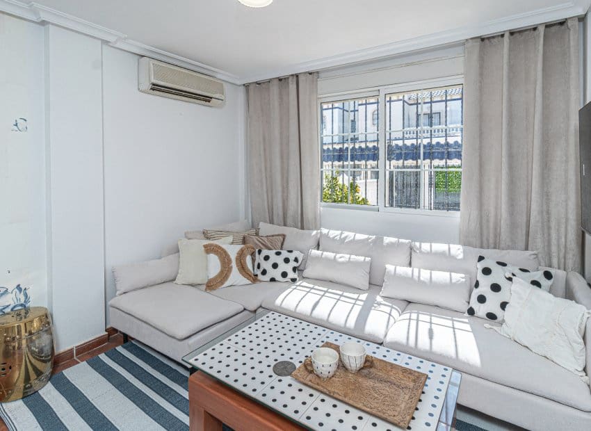 3 chambre Maison de Ville à vendre à Playa Flamenca avec piscine - 245 000 € (Ref: 9897436)