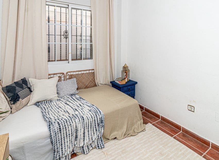 3 chambre Maison de Ville à vendre à Playa Flamenca avec piscine - 245 000 € (Ref: 9897436)