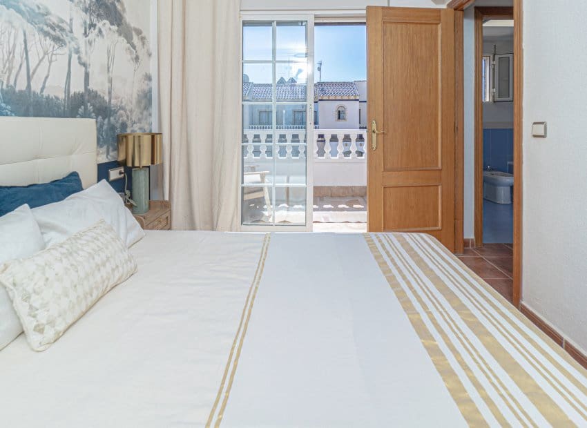 3 chambre Maison de Ville à vendre à Playa Flamenca avec piscine - 245 000 € (Ref: 9897436)
