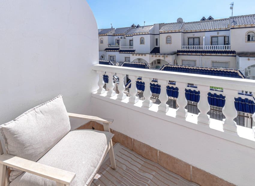 3 chambre Maison de Ville à vendre à Playa Flamenca avec piscine - 245 000 € (Ref: 9897436)