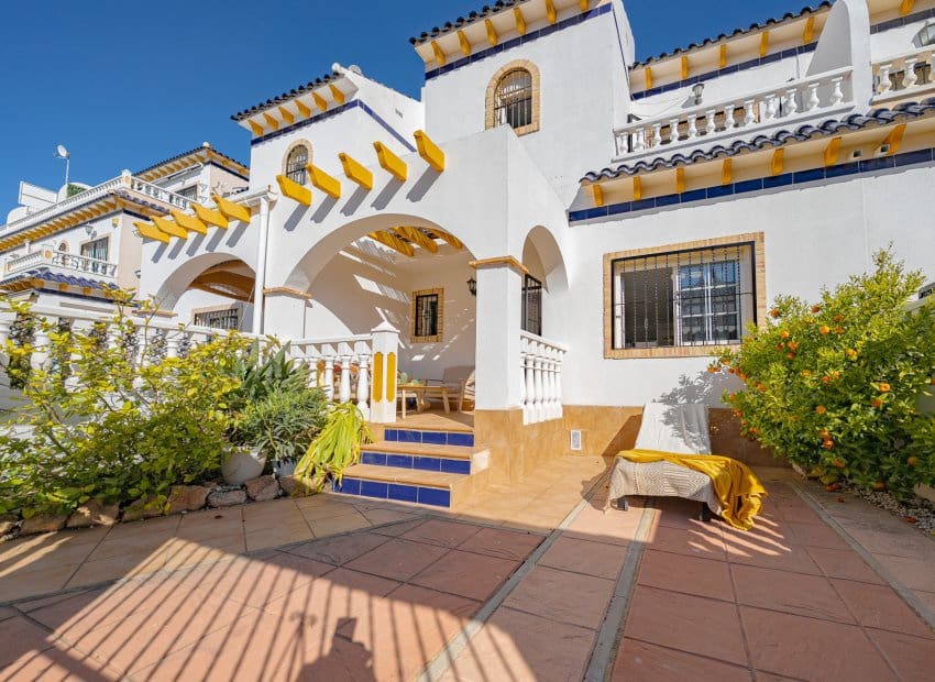 3 chambre Maison de Ville à vendre à Playa Flamenca avec piscine - 245 000 € (Ref: 9897436)