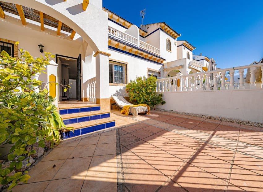 3 chambre Maison de Ville à vendre à Playa Flamenca avec piscine - 245 000 € (Ref: 9897436)