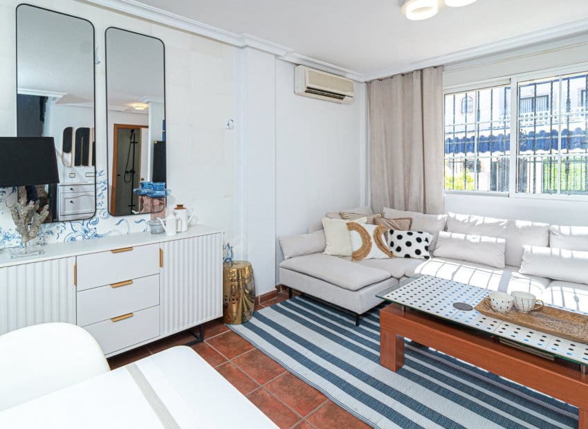 3 chambre Maison de Ville à vendre à Playa Flamenca avec piscine - 245 000 € (Ref: 9897436)
