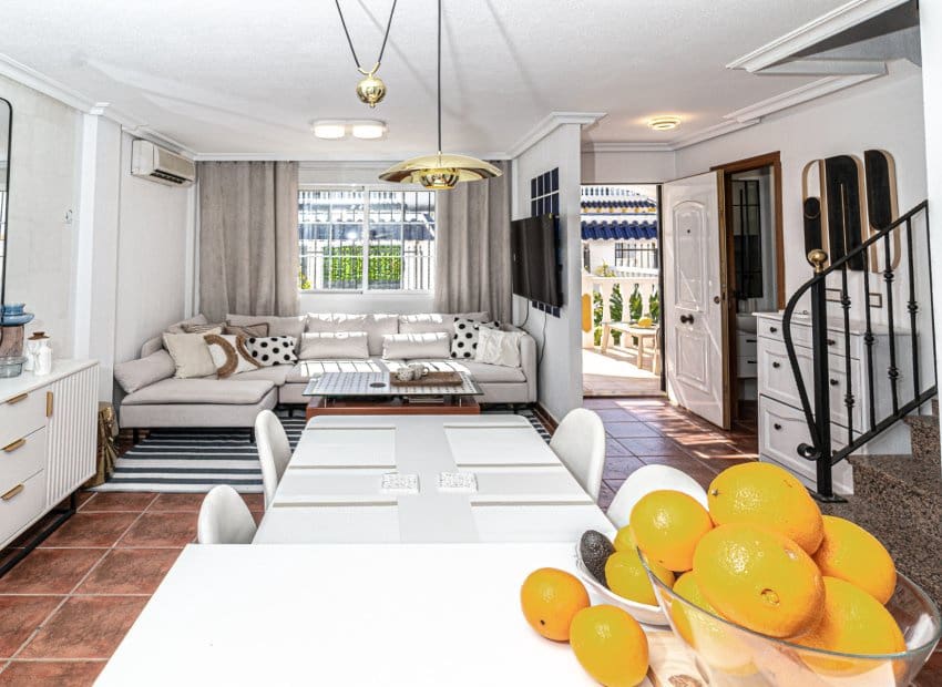 3 chambre Maison de Ville à vendre à Playa Flamenca avec piscine - 245 000 € (Ref: 9897436)