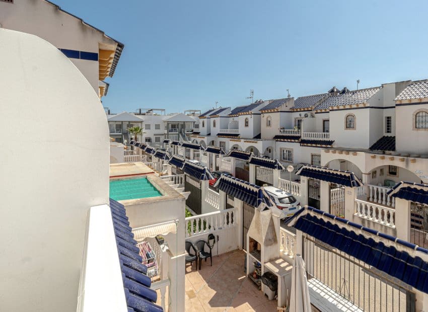 3 chambre Maison de Ville à vendre à Playa Flamenca avec piscine - 245 000 € (Ref: 9897436)