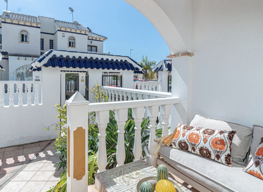 3 chambre Maison de Ville à vendre à Playa Flamenca avec piscine - 245 000 € (Ref: 9897436)