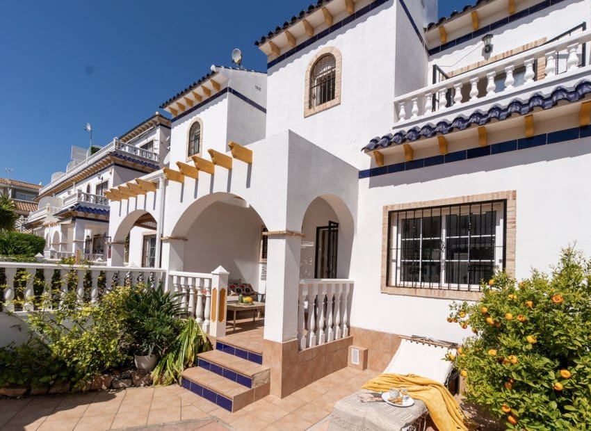3 chambre Maison de Ville à vendre à Playa Flamenca avec piscine - 245 000 € (Ref: 9897436)