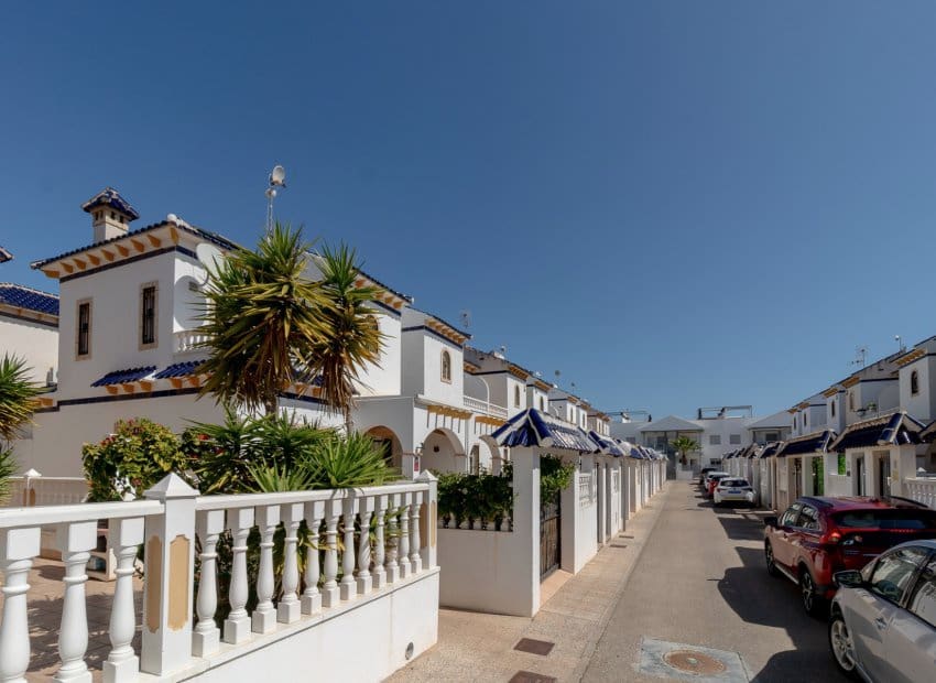 3 chambre Maison de Ville à vendre à Playa Flamenca avec piscine - 245 000 € (Ref: 9897436)