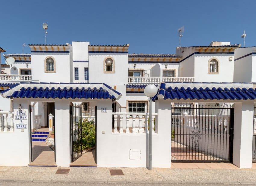 3 chambre Maison de Ville à vendre à Playa Flamenca avec piscine - 245 000 € (Ref: 9897436)