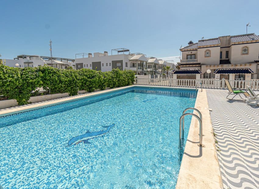 3 chambre Maison de Ville à vendre à Playa Flamenca avec piscine - 245 000 € (Ref: 9897436)
