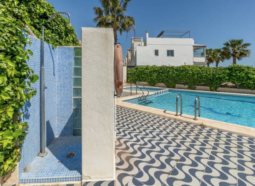 3 chambre Maison de Ville à vendre à Playa Flamenca avec piscine - 245 000 € (Ref: 9897436)