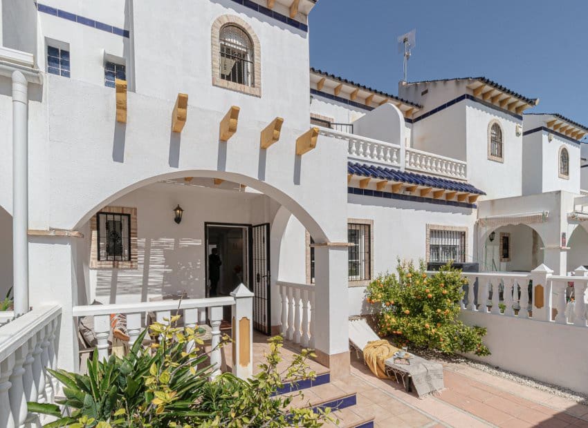 3 chambre Maison de Ville à vendre à Playa Flamenca avec piscine - 245 000 € (Ref: 9897436)