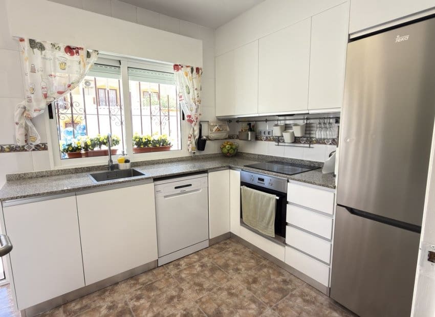3 bedroom Townhouse for sale in La Zenia with pool - € 249,950 (Ref: 9898416)