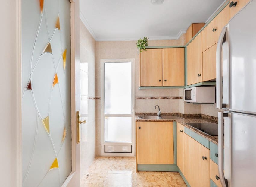 2 makuuhuone Huoneisto myytävänä paikassa Torrevieja mukana uima-altaan - 149 900 € (Ref: 9898417)