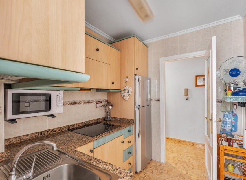 2 makuuhuone Huoneisto myytävänä paikassa Torrevieja mukana uima-altaan - 149 900 € (Ref: 9898417)