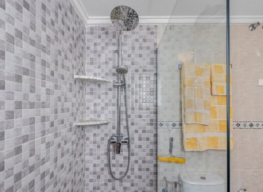 2 makuuhuone Huoneisto myytävänä paikassa Torrevieja mukana uima-altaan - 149 900 € (Ref: 9898417)