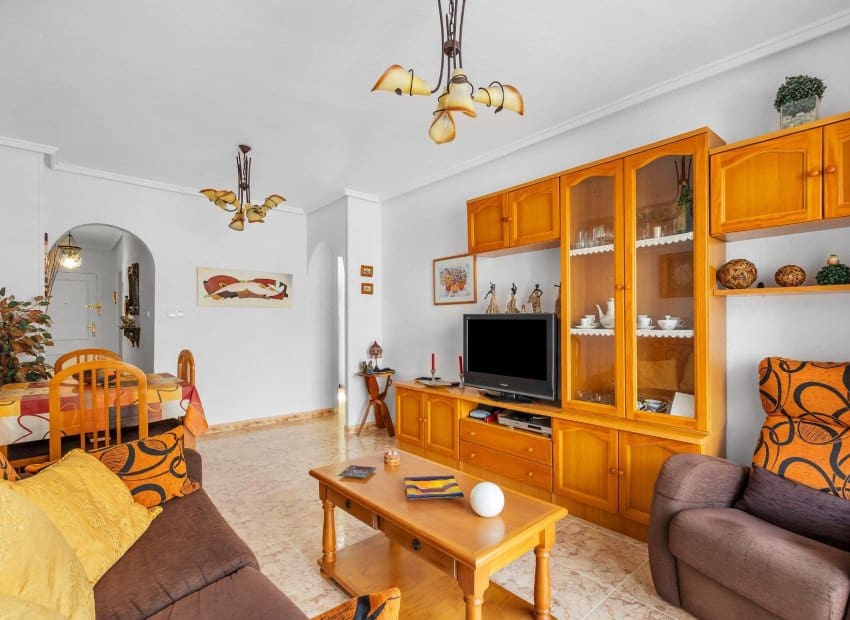 2 makuuhuone Huoneisto myytävänä paikassa Torrevieja mukana uima-altaan - 149 900 € (Ref: 9898417)