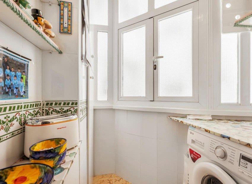 2 makuuhuone Huoneisto myytävänä paikassa Torrevieja mukana uima-altaan - 149 900 € (Ref: 9898417)