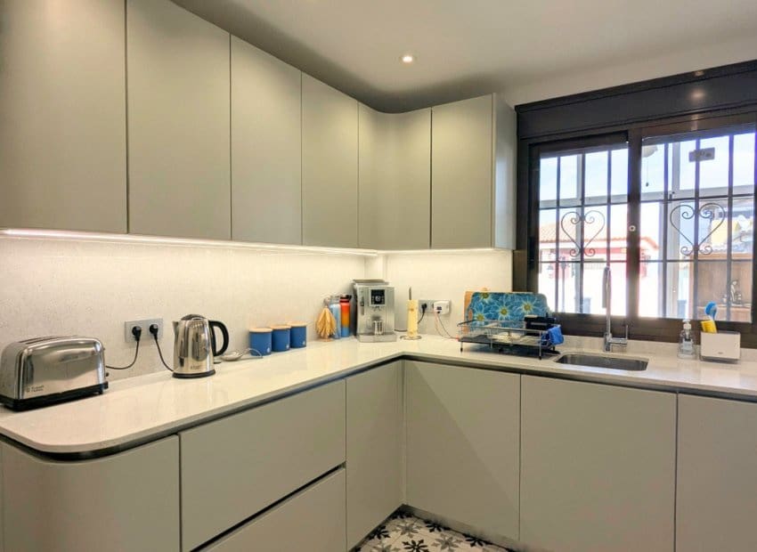 3 Zimmer Villa zu verkaufen in Bigastro mit Pool - 275.000 € (Ref: 9898418)