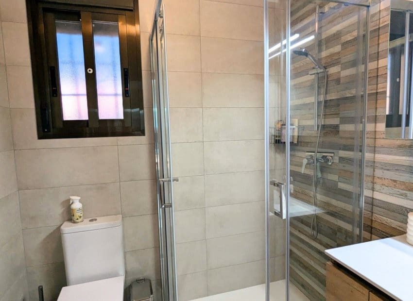 3 Zimmer Villa zu verkaufen in Bigastro mit Pool - 275.000 € (Ref: 9898418)