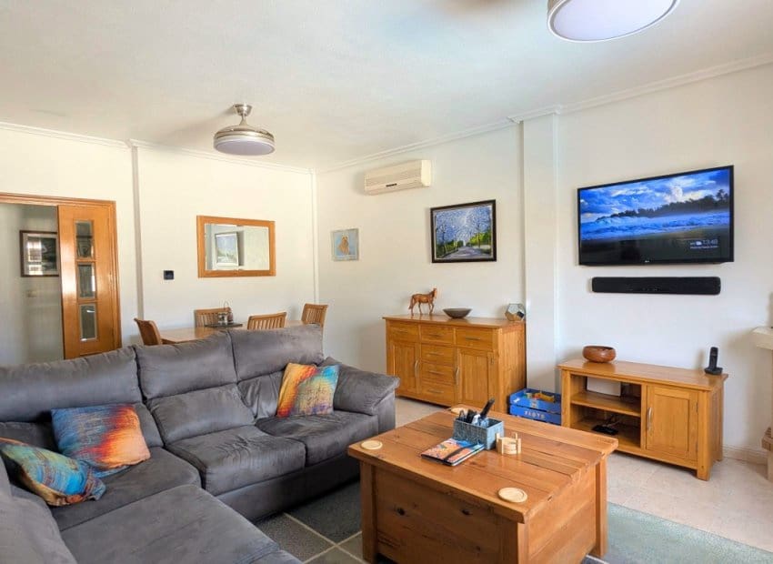 3 Zimmer Villa zu verkaufen in Bigastro mit Pool - 275.000 € (Ref: 9898418)