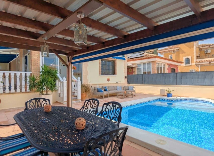 3 Zimmer Villa zu verkaufen in Bigastro mit Pool - 275.000 € (Ref: 9898418)
