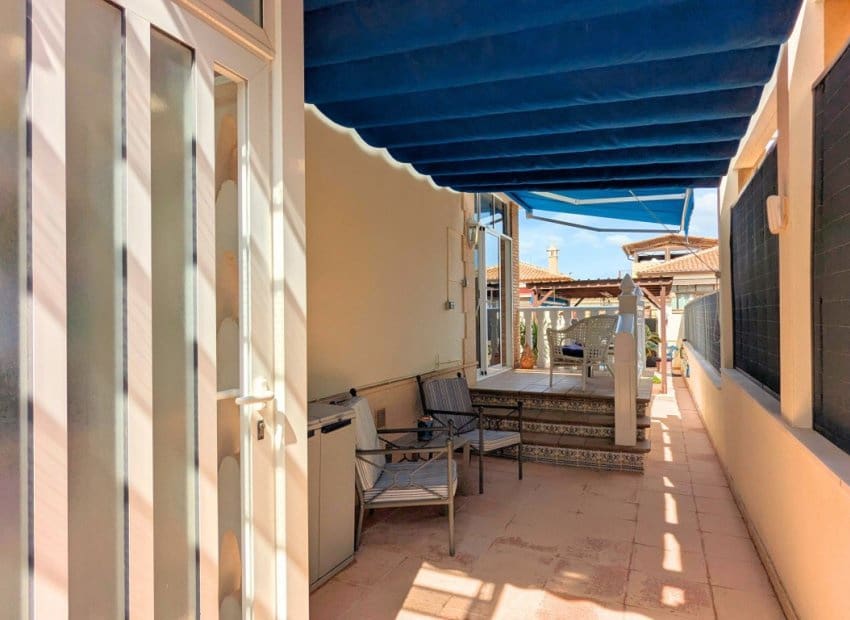 3 Zimmer Villa zu verkaufen in Bigastro mit Pool - 275.000 € (Ref: 9898418)