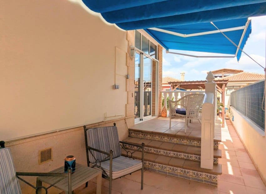3 Zimmer Villa zu verkaufen in Bigastro mit Pool - 275.000 € (Ref: 9898418)