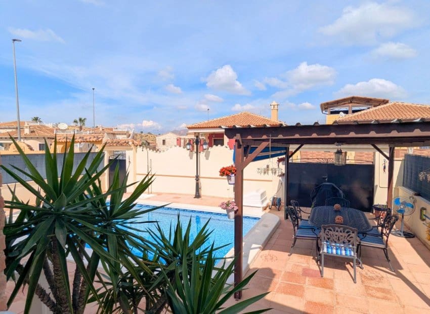 3 Zimmer Villa zu verkaufen in Bigastro mit Pool - 275.000 € (Ref: 9898418)